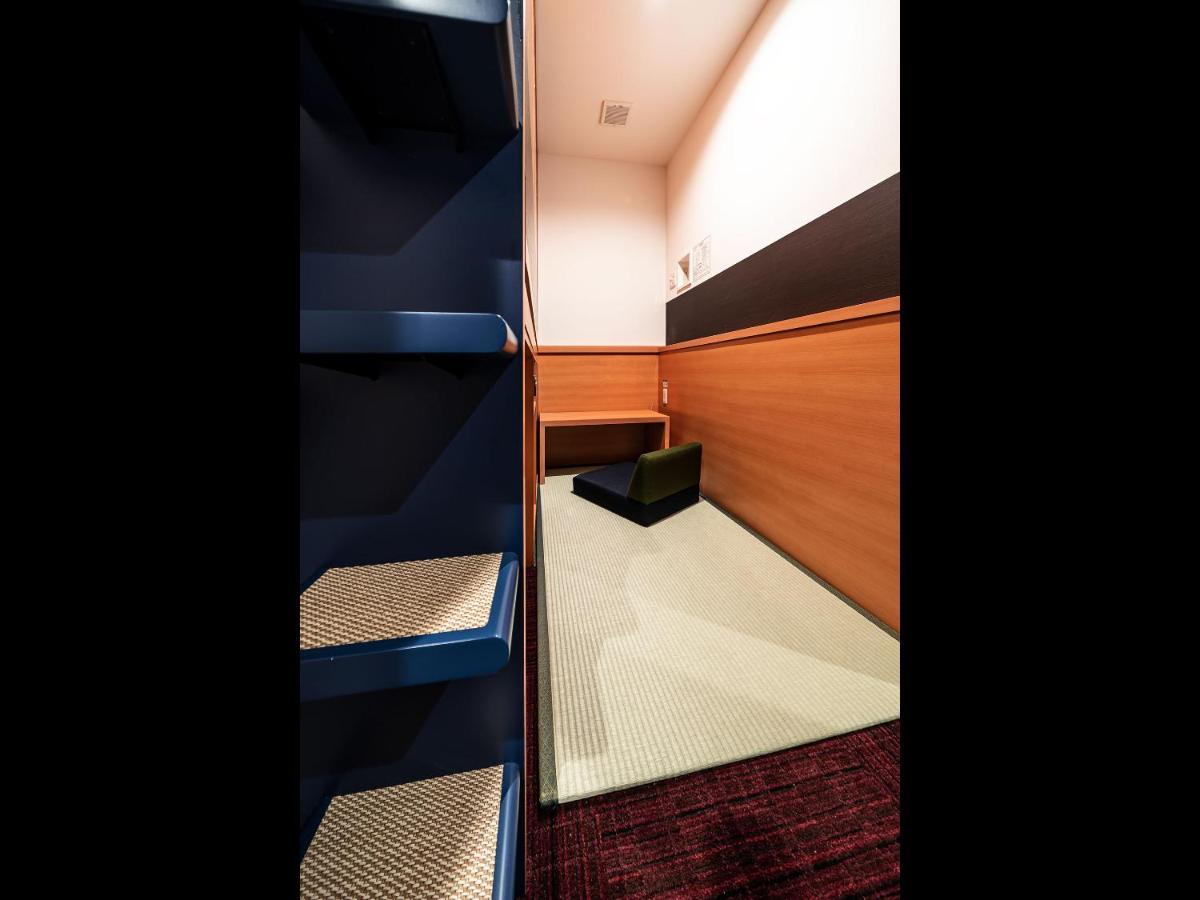 Kapselhotel Capsule Yokohama Sauna & Capsule 2*